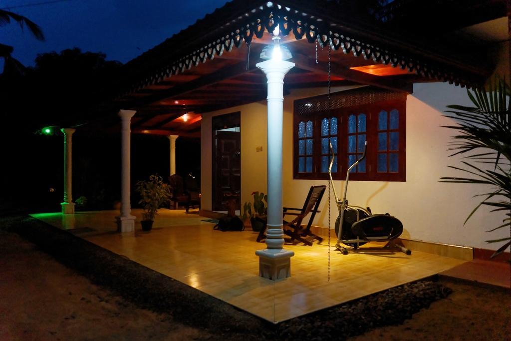Damith Tourist Inn Mirissa Dış mekan fotoğraf