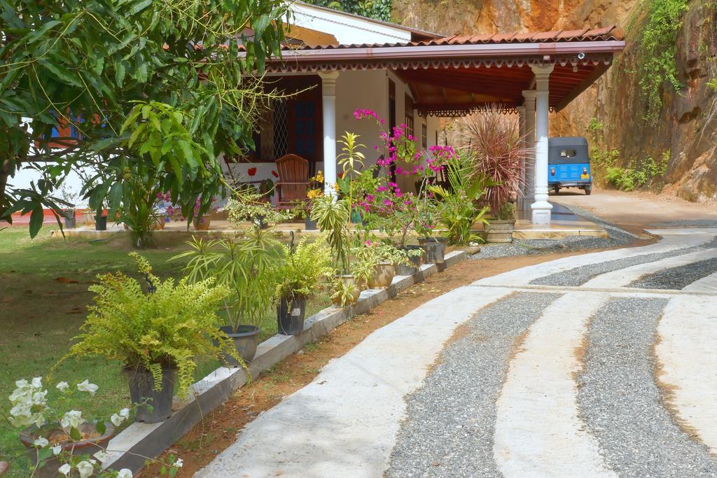 Damith Tourist Inn Mirissa Dış mekan fotoğraf